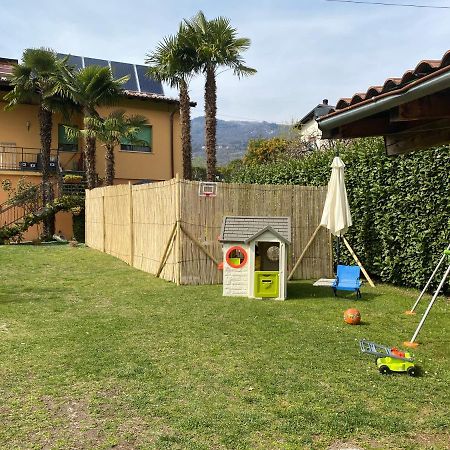 Casa Vacanza Veronica Con Giardino Verbania Exterior photo